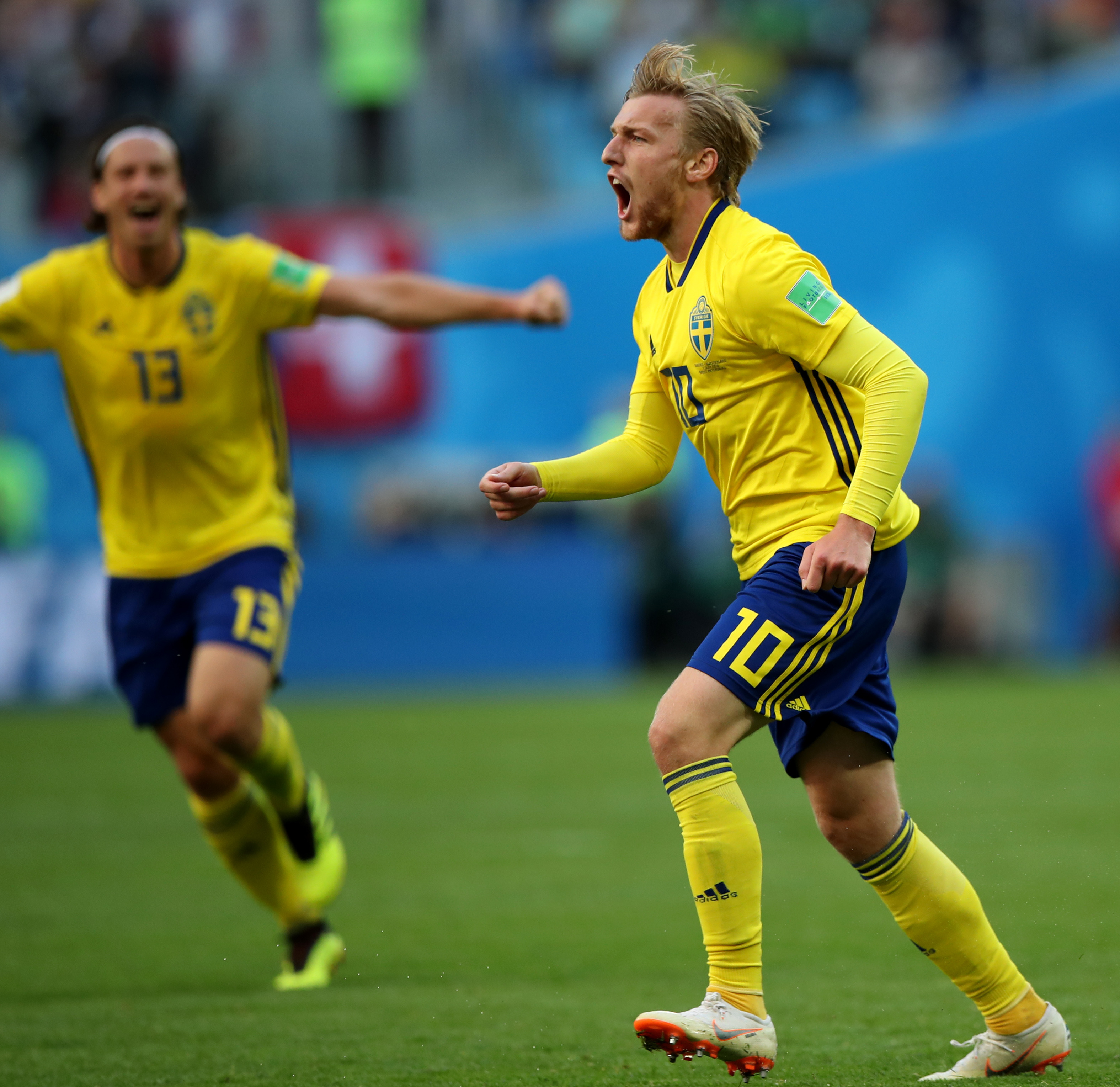 瑞典队在客场比赛中不畏艰险，最终获得胜利的简单介绍