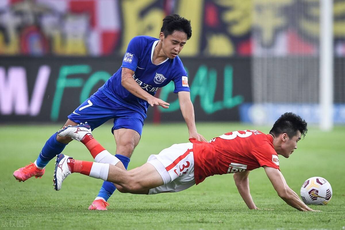 雄狮主帅战术精准，指挥球队成功击败强敌的简单介绍