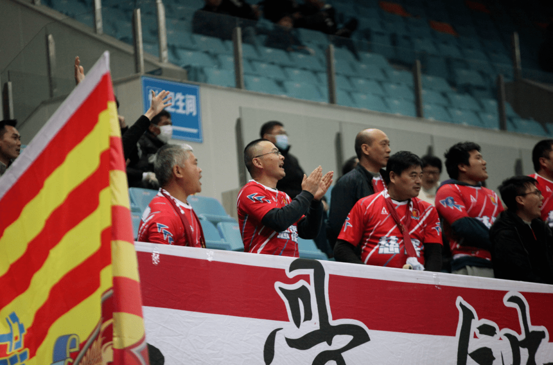 包含雄鹿队坚守阵地,成功扳平比分晋级甲组联赛的词条 包含雄鹿队坚守阵地,成功扳平比分晋级甲组联赛的词条