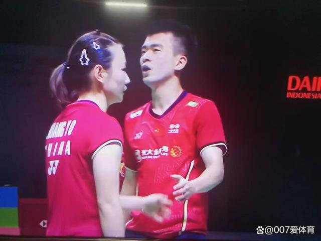 包含韩国队绝杀中国队,黄鸭组合点燃赛场的词条 包含韩国队绝杀中国队,黄鸭组合点燃赛场的词条