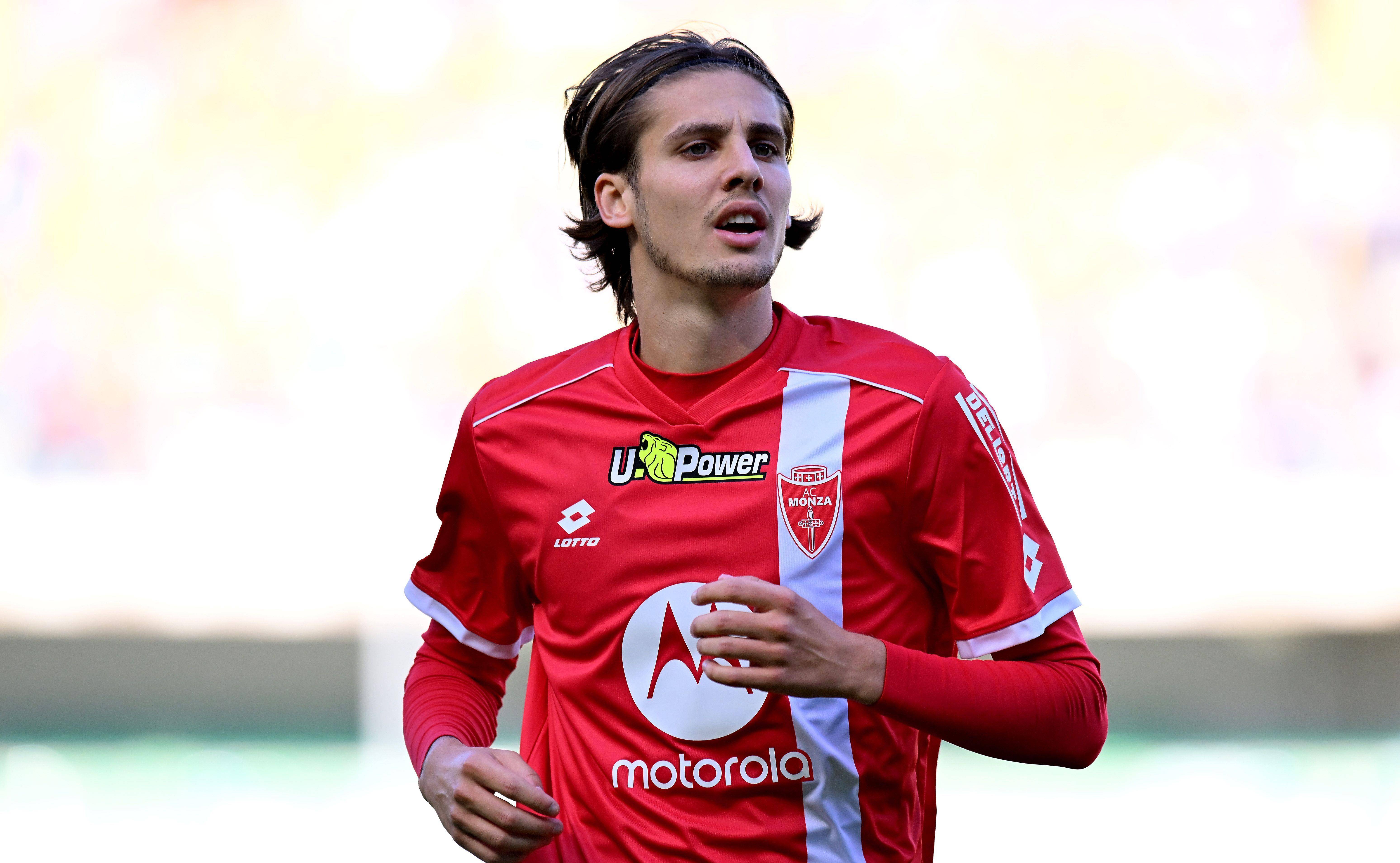 关于西班牙横扫那不勒斯，哈弗茨统治全场的信息