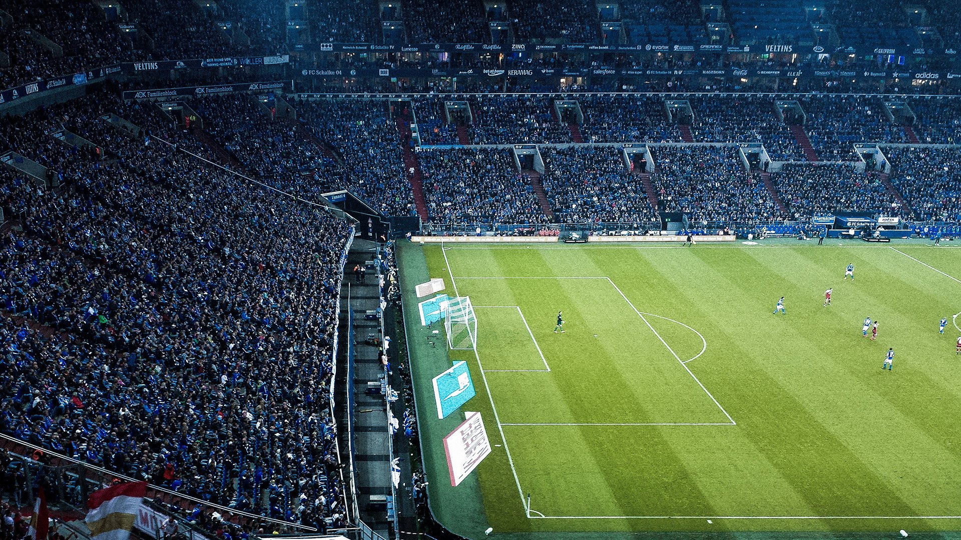 从安第斯山脉到伯纳乌，秘鲁的坚韧与卡瓦哈尔的德比时刻—足球世界的唯一性交响